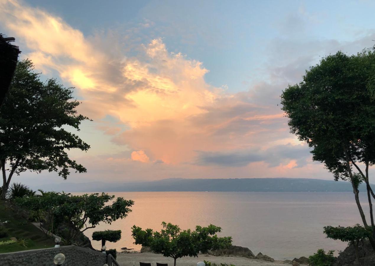 Wuthering Heights Bed & Breakfast By The Sea Dumaguete City Экстерьер фото