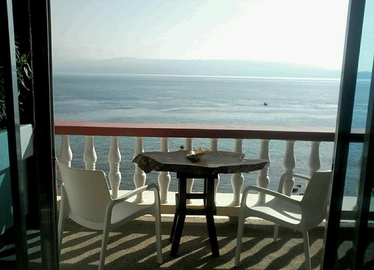 Wuthering Heights Bed & Breakfast By The Sea Dumaguete City Экстерьер фото