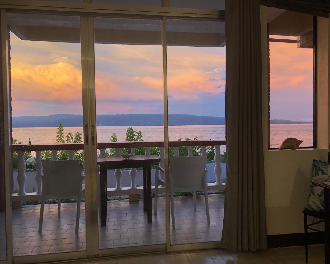 Wuthering Heights Bed & Breakfast By The Sea Dumaguete City Экстерьер фото