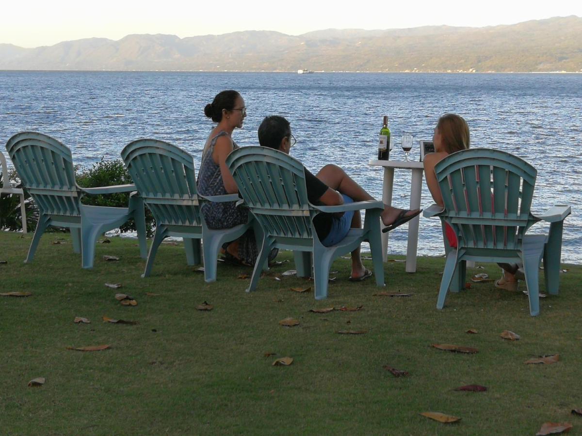 Wuthering Heights Bed & Breakfast By The Sea Dumaguete City Экстерьер фото