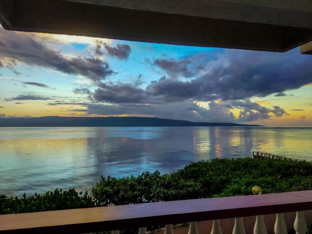 Wuthering Heights Bed & Breakfast By The Sea Dumaguete City Экстерьер фото